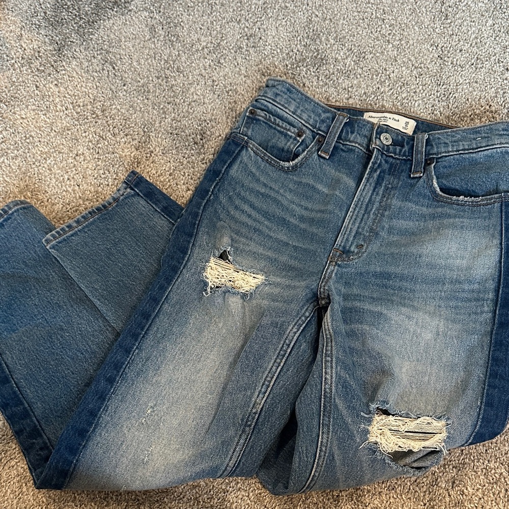 Abercrombie & Fitch The Mom High Rise Jeans - Two toned & distressed